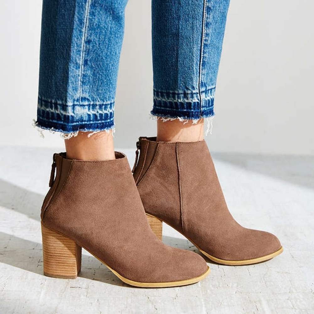 Stylish Ecote Suede Ankle Boots in Natural